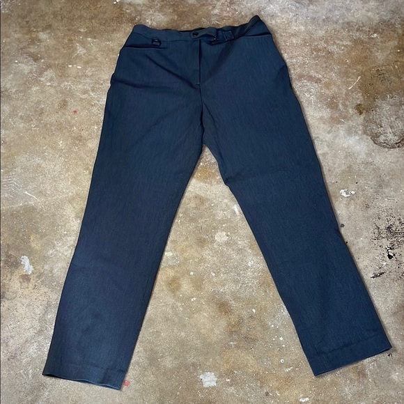 Ralph Lauren Pants - Ralph Lauren Gray Dress Pants Straight-Leg
Size: 10 Petite